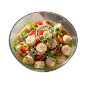 Ostiones frescos con coral sobre ensalada de hojas verdes y cítricos